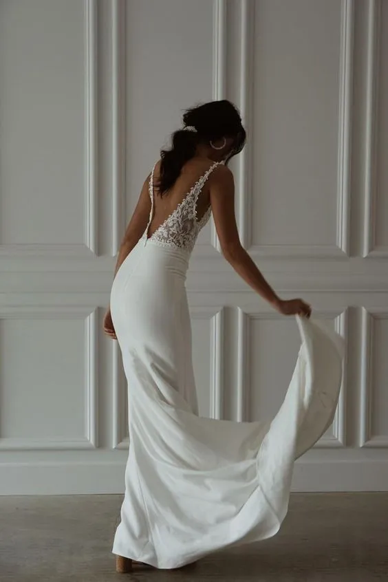 Fitted Low V-back Wedding Dress