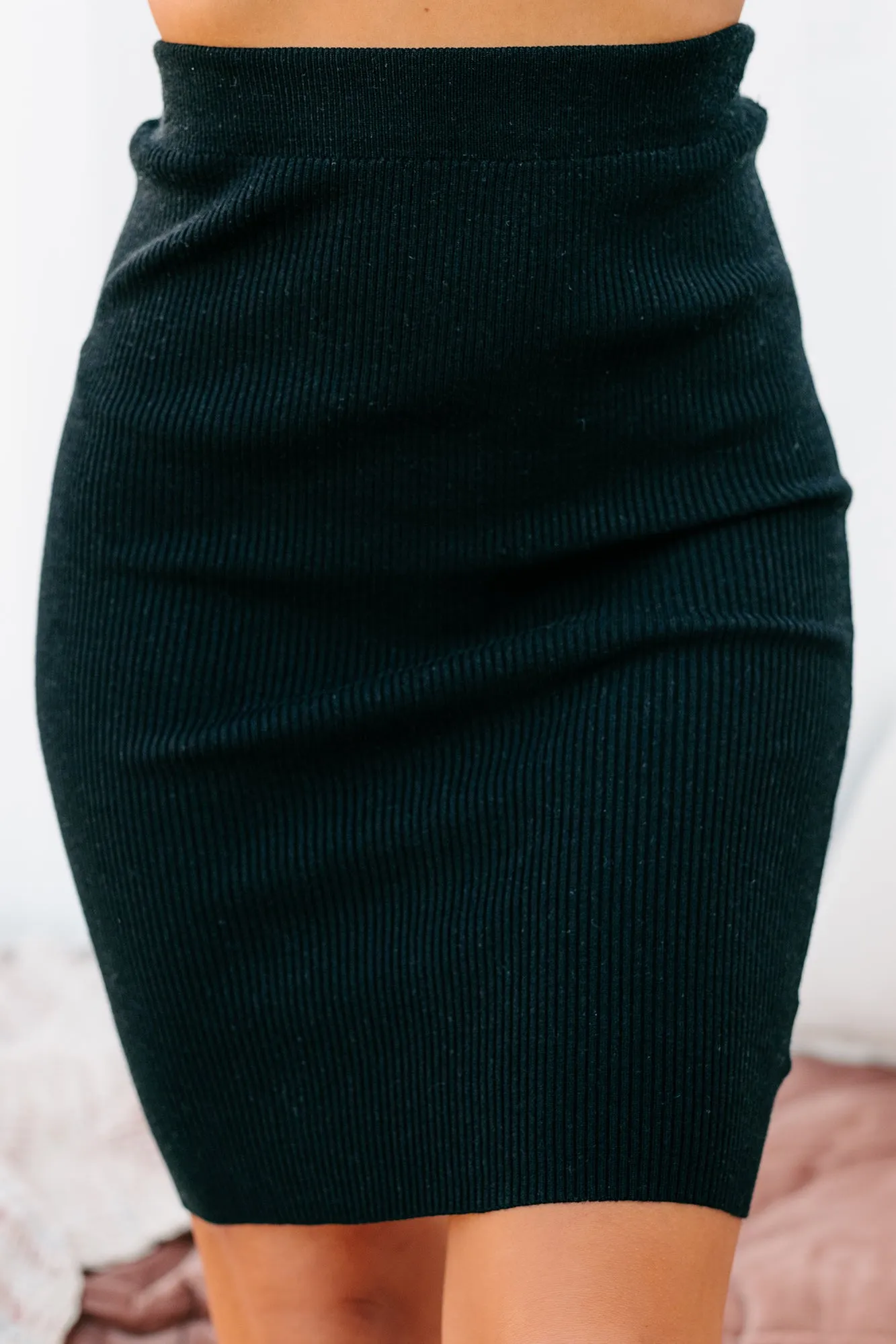 Pencil Pusher Ribbed Knit Pencil Skirt (Black)