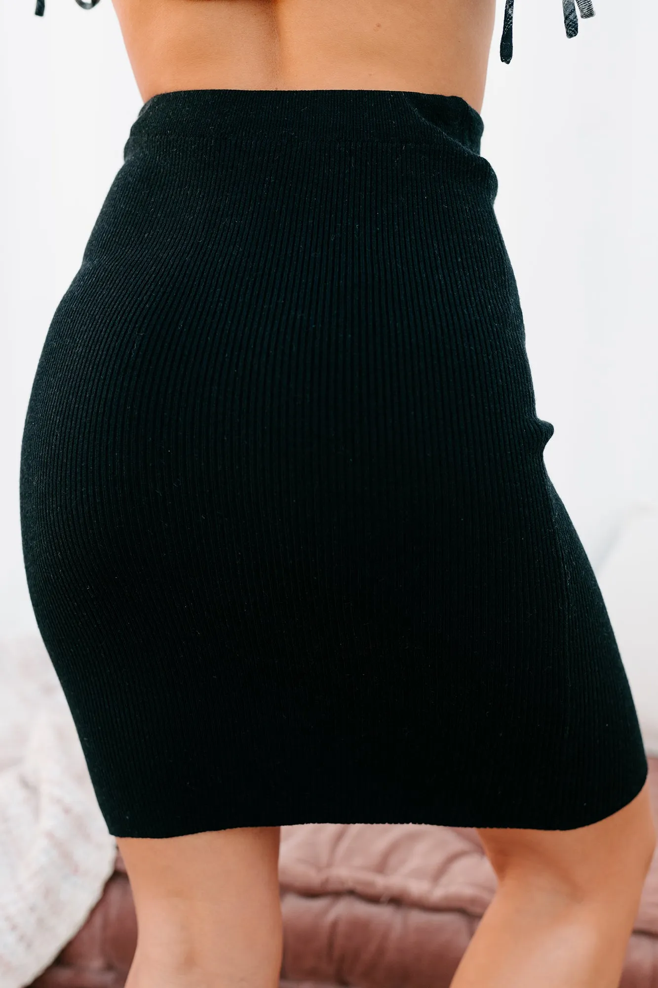 Pencil Pusher Ribbed Knit Pencil Skirt (Black)